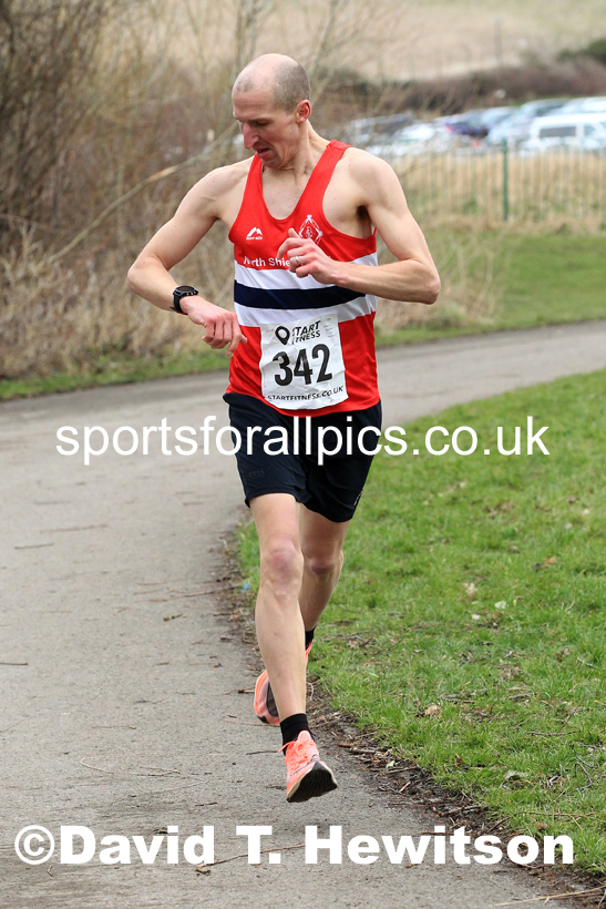 Senior men and veteran men over-40s NECAA Road Relay Champs., Hetton Lyons Park, Hetton le Hole, County Durham. Photo: David T. Hewitson/Sports for All Pics